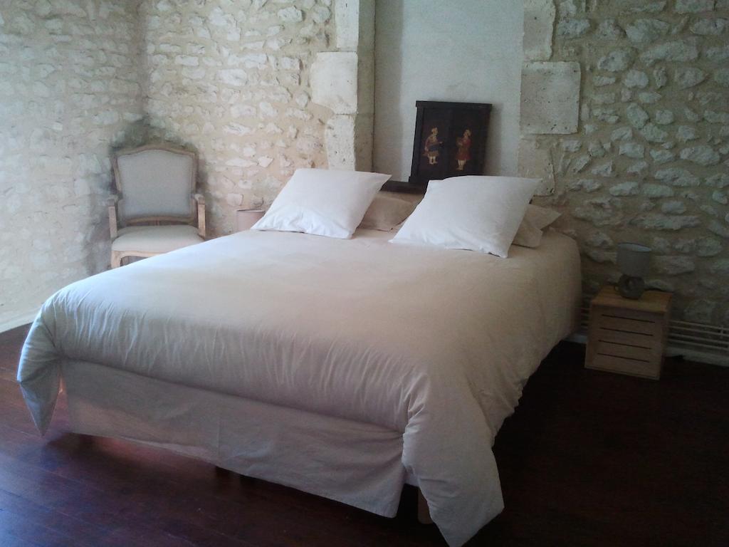 Chambres D'Hotes La Grange Au Bois Champagne-et-Fontaine ห้อง รูปภาพ