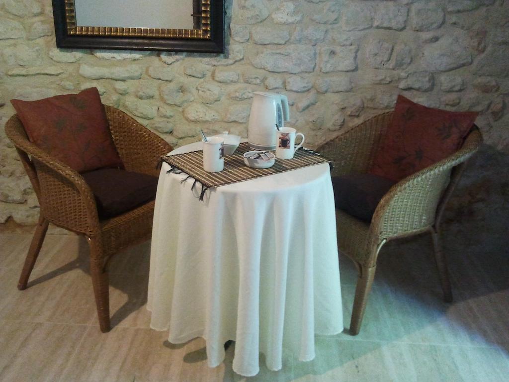 Chambres D'Hotes La Grange Au Bois Champagne-et-Fontaine ห้อง รูปภาพ