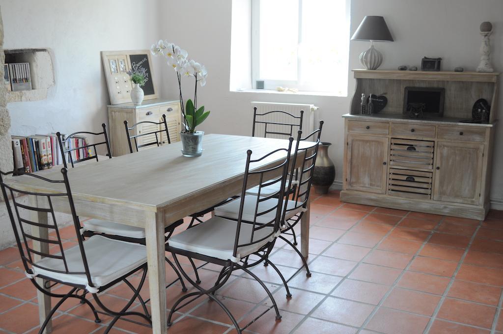 Chambres D'Hotes La Grange Au Bois Champagne-et-Fontaine ภายนอก รูปภาพ