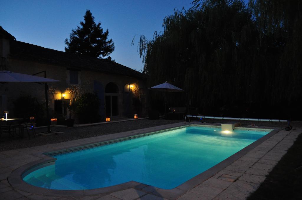 Chambres D'Hotes La Grange Au Bois Champagne-et-Fontaine ภายนอก รูปภาพ