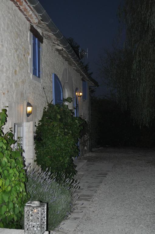 Chambres D'Hotes La Grange Au Bois Champagne-et-Fontaine ภายนอก รูปภาพ